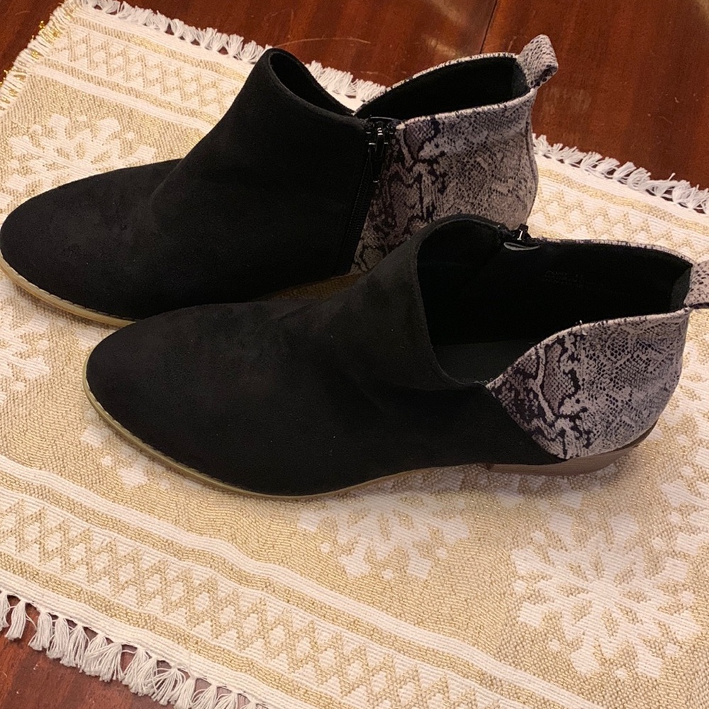 Boutique by Corky’s Womens Booties